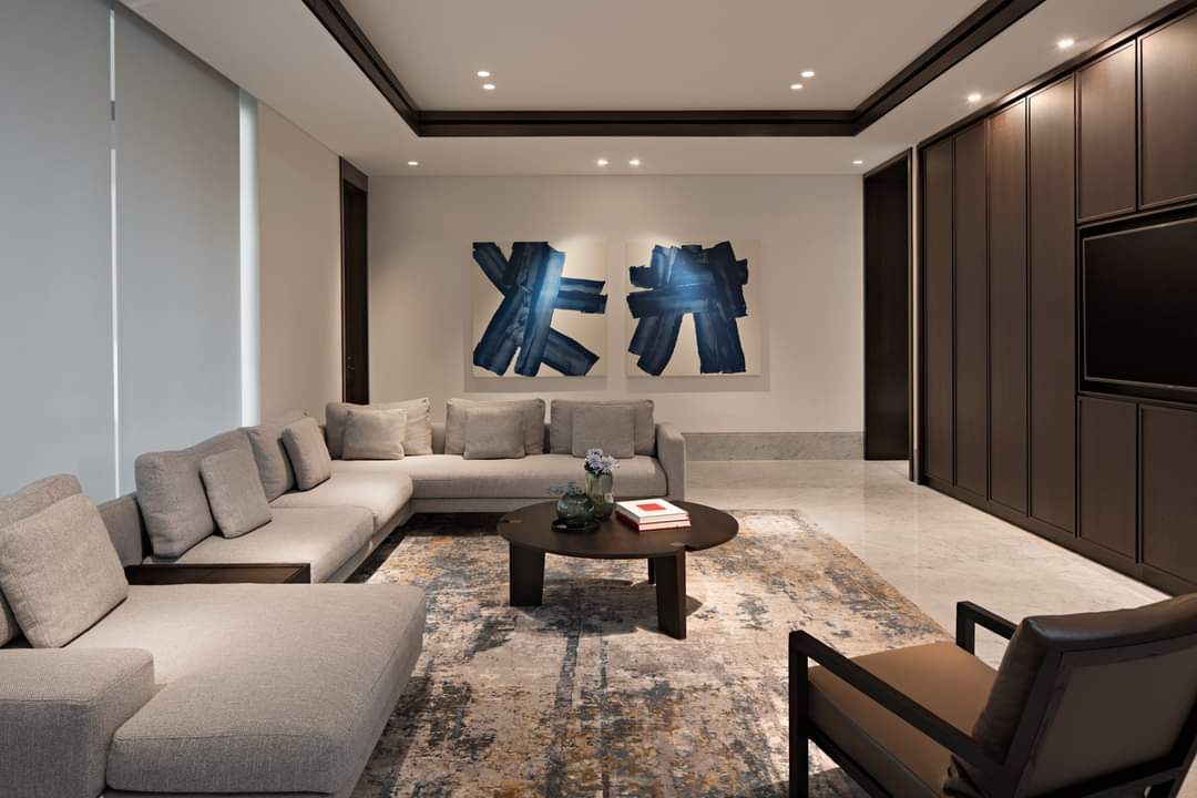 Design interior Casual Livingroom modern di Bogor wallpanel HPL kayu texture Wood sofa scandinavian flooring granit